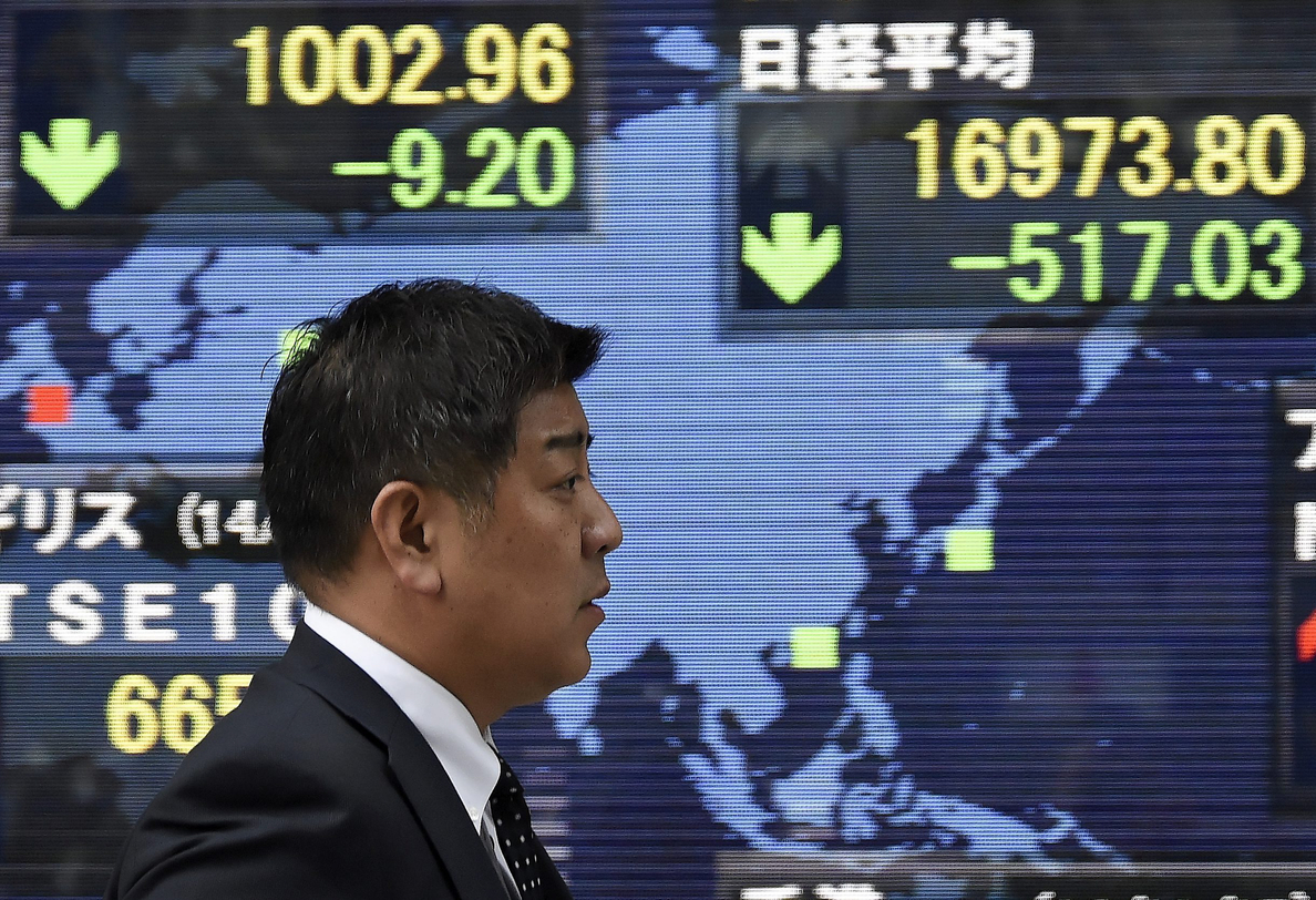La Bolsa de Tokio sube casi un 2,5 por ciento animada por Wall Street