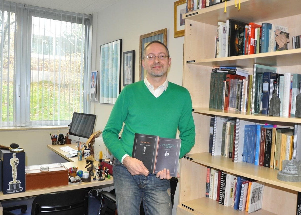 El traductor Jorge Luis Bueno se convierte en el único español con dos premios nacionales de la asociación Aedean