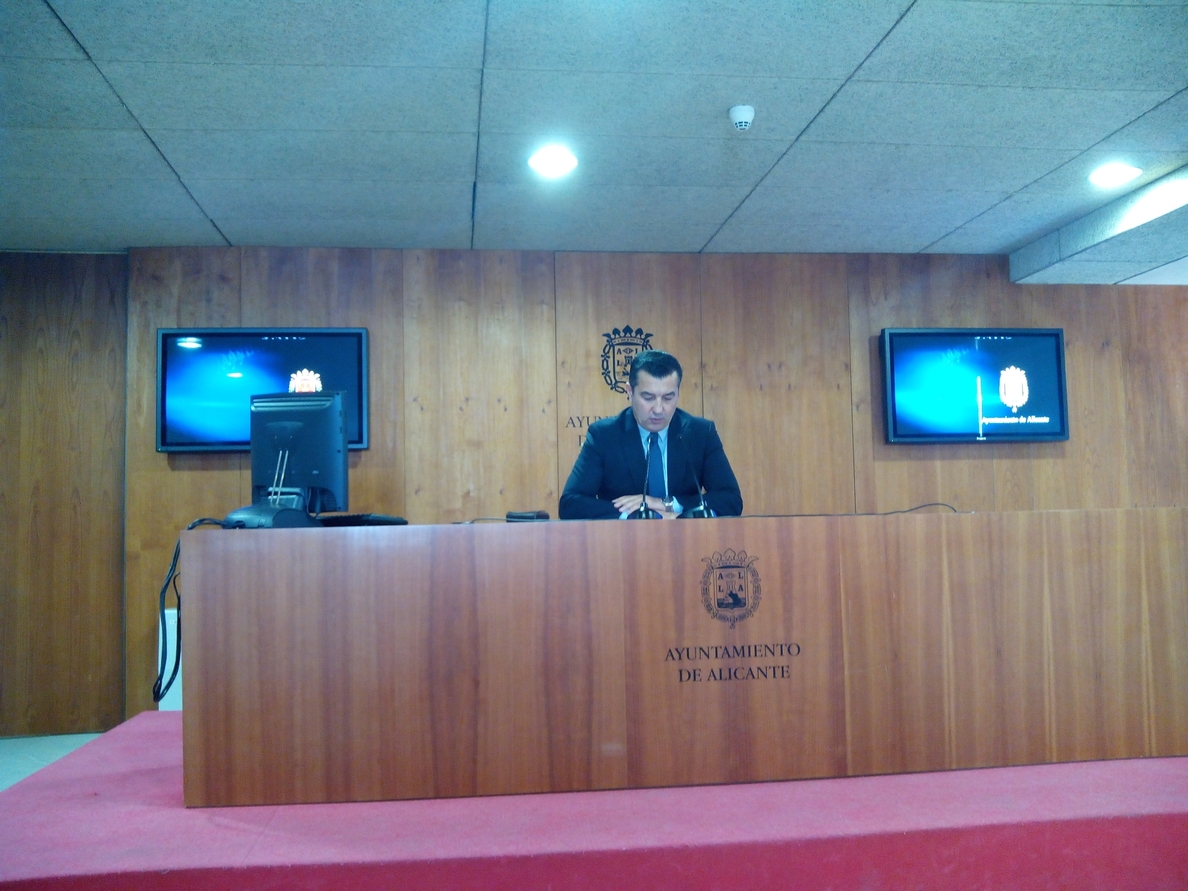 El PP abrirá expediente disciplinario a Andrés Llorens por la apertura de juicio por el caso »Magallanes»