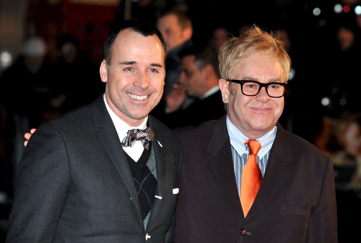 Elton John y David Furnish planean casarse en una ceremonia privada