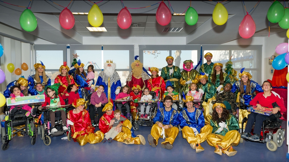Los Reyes Magos de Oriente visitan la Fundación Bobath en los Ford Mondeo de las 24 Horas