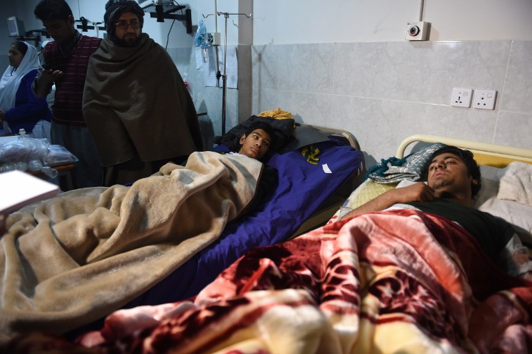 «No puedo dejar de llorar. No puedo dormir ni comer», aseguran en el hospital de Peshawar