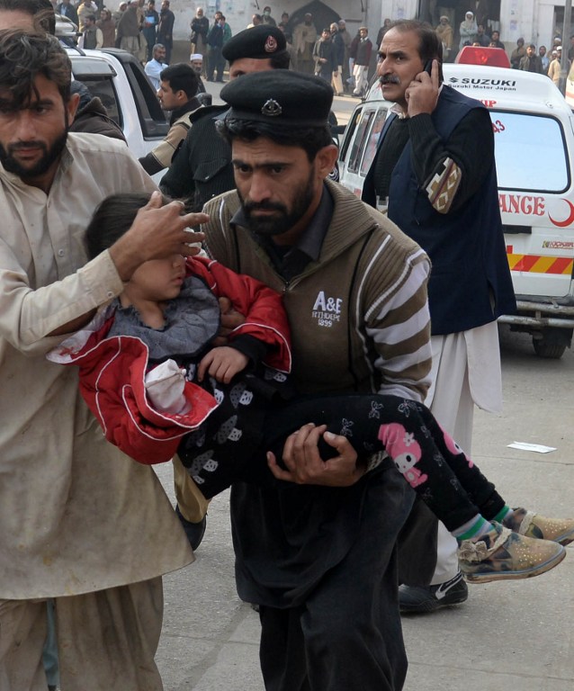 Pakistán mata a 27 insurgentes en represalia por el ataque talibán