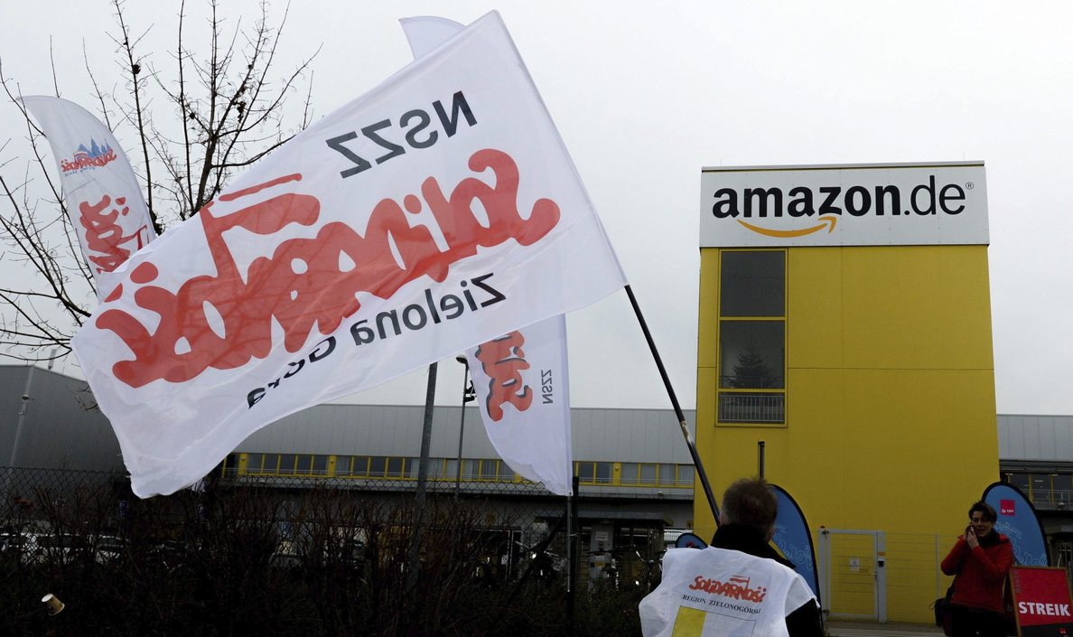 Empleados de Amazon en Alemania prolongan su huelga hasta el 24 de diciembre