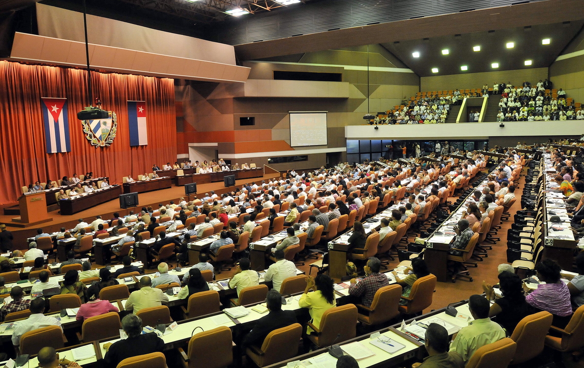 Raúl Castro, «Los Cinco» y el balserito Elián asisten al pleno de la Asamblea cubana