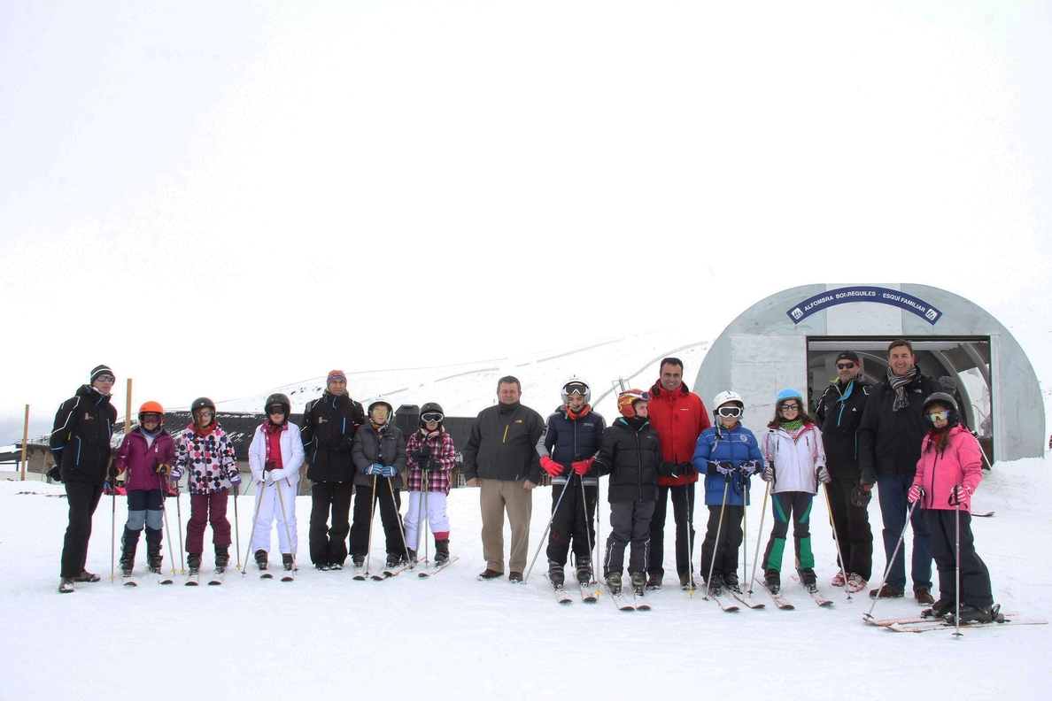 Unos 4.000 niños de la provincia disfrutarán del esquí y de una jornada de convivencia en Sierra Nevada
