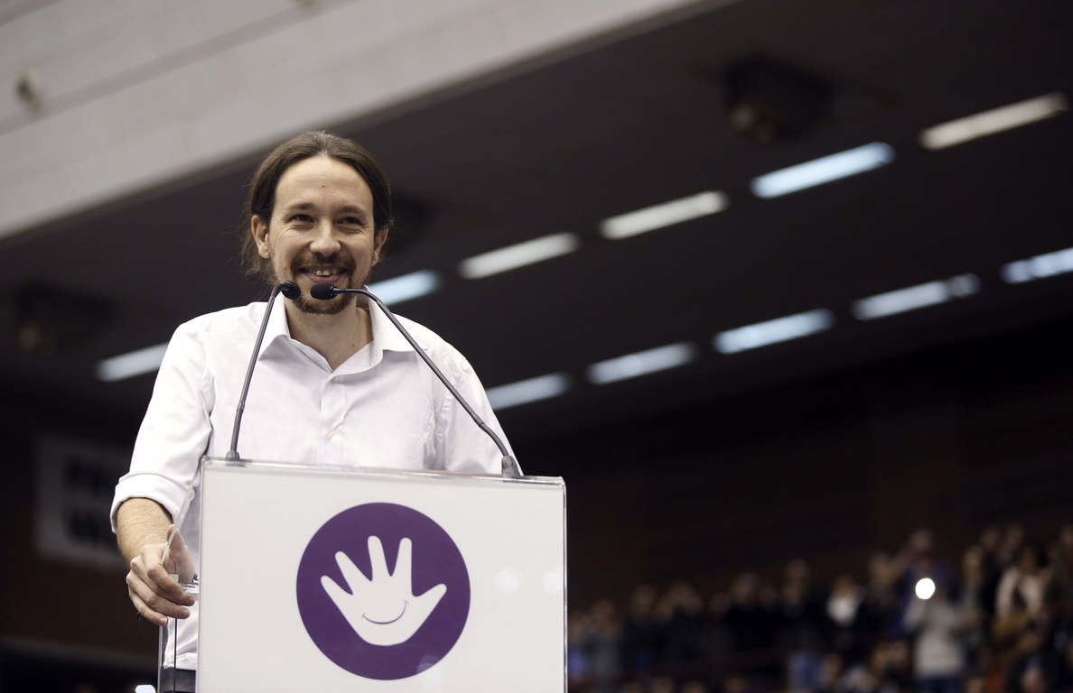 Iglesias ofrece «discutir de todo» pero avisa que nunca se abrazará con Rajoy ni Mas