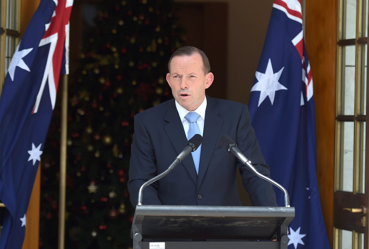 Tony Abbott echa al ministro de Defensa en remodelación del Gobierno australiano