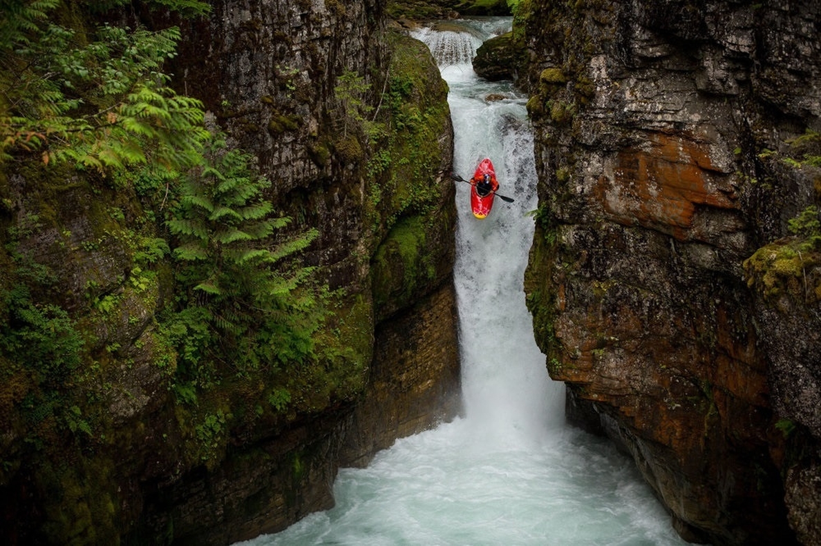 Aniol Serrasolses vence a la cascada imposible »Key Hole» de Canadá