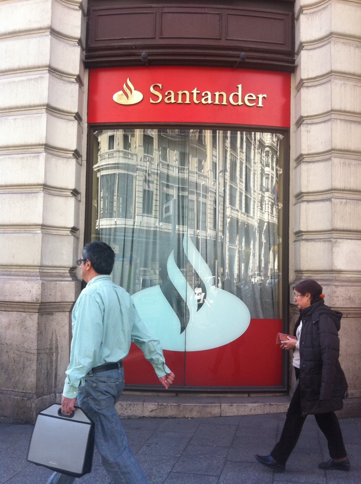 Banco Santander gestionará otros cuatro años el servicio de cuentas de consignación de la administración de Justicia