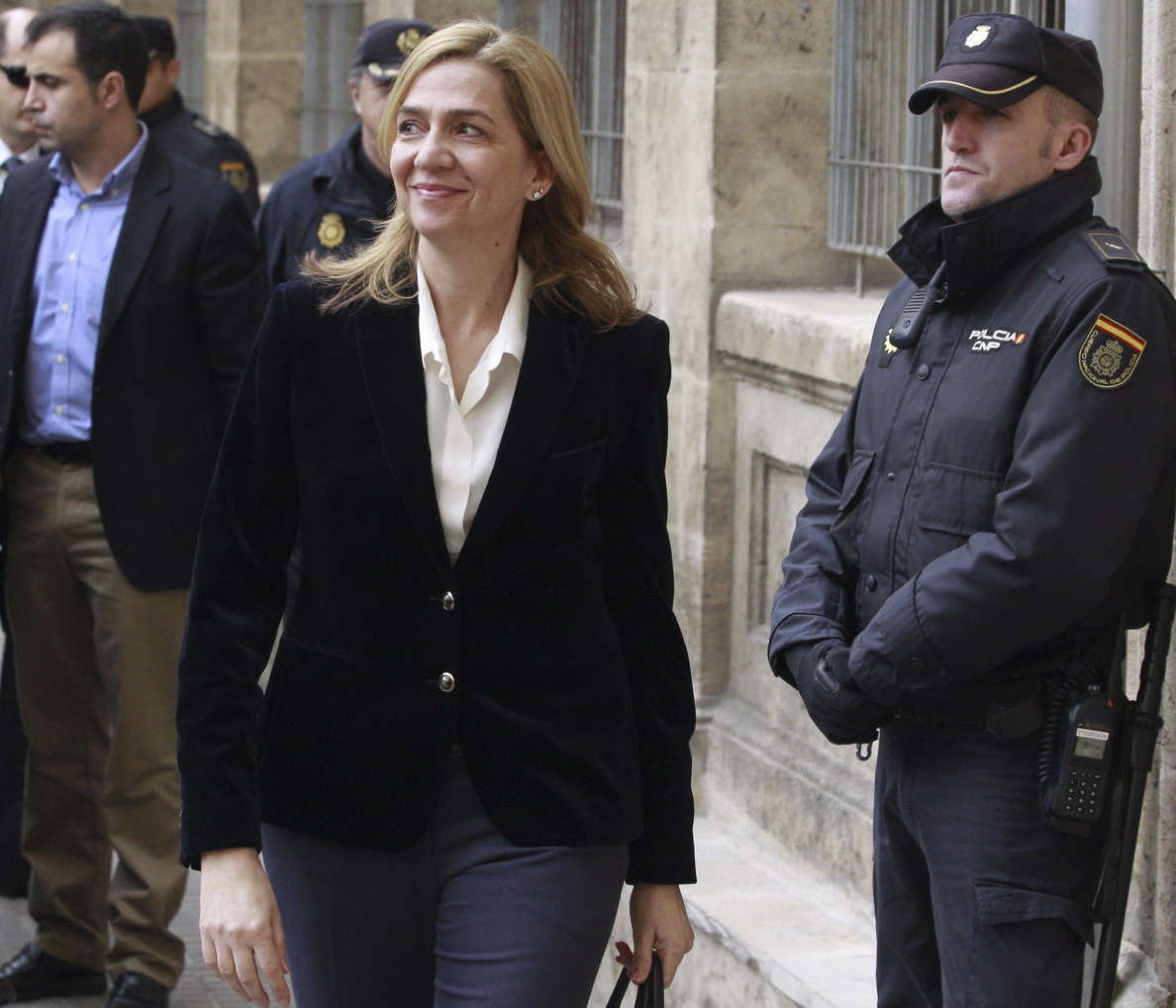 Castro envía a juicio a la Infanta Cristina, acusada de dos delitos fiscales