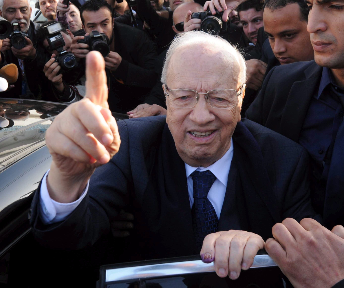 La Policía tunecina dispersa una manifestación contra la victoria de Essebsi