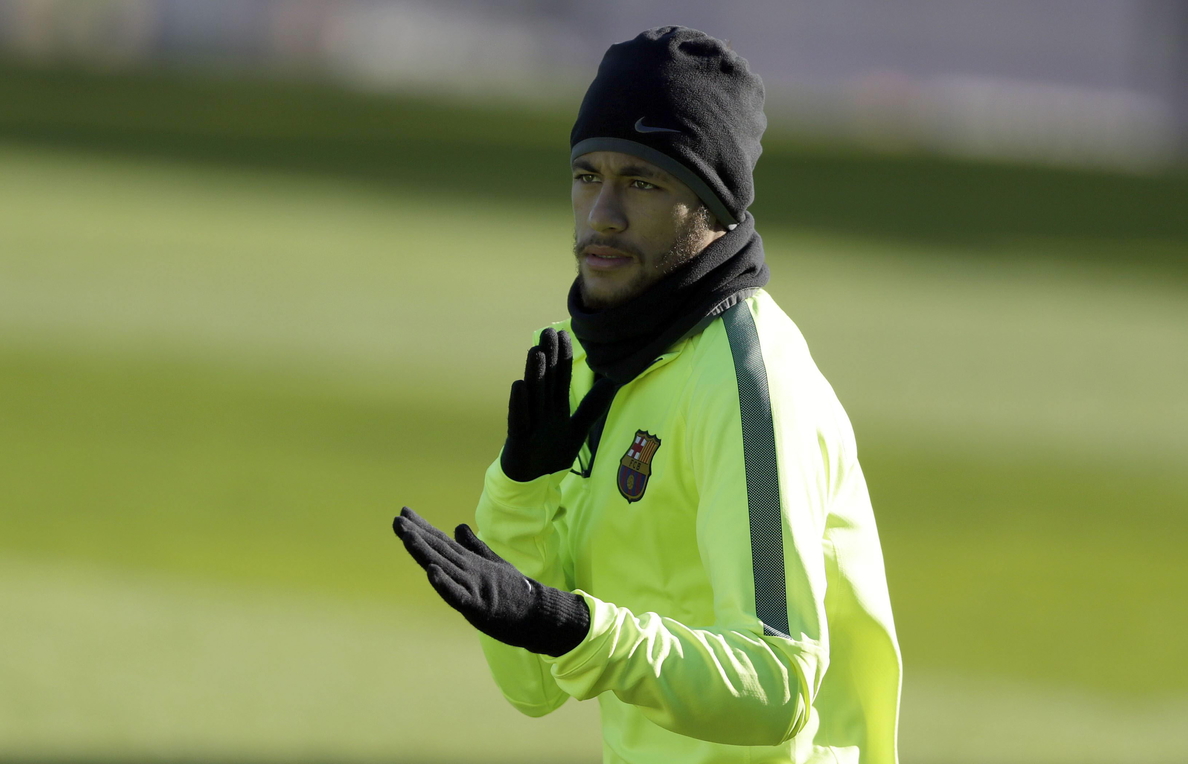 Neymar disputa un partido en Brasil cuando Luis Enrique lo desaconsejaba