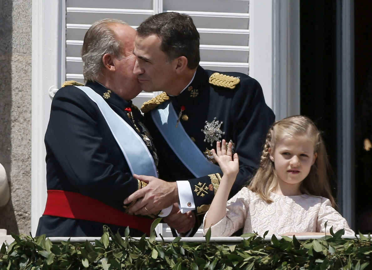 La abdicación de Juan Carlos I se tuvo que adelantar al enterarse dos personas ajenas al secreto