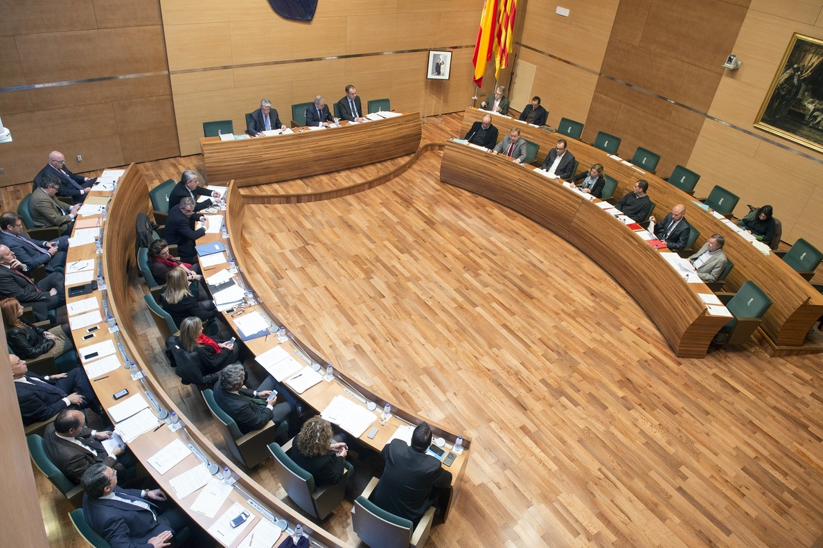 Diputación ratifica sus cuentas para 2015 y da luz verde a crear la televisión provincial