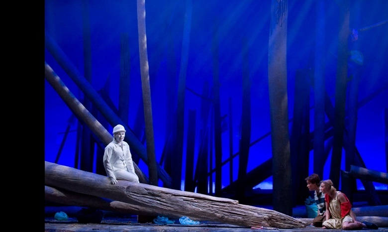 El Teatro Real estrena la ópera Hänsel y Gretel, en una moderna versión del cuento de los Grimm