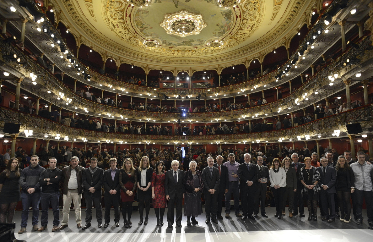 Atutxa afirma que «Euskadi quiere ser un país reconocido en el mundo, con voz y voto»