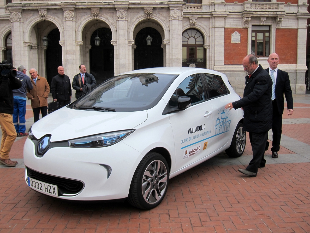 Renault entrega un ZOE eléctrico al Ayuntamiento de Valladolid