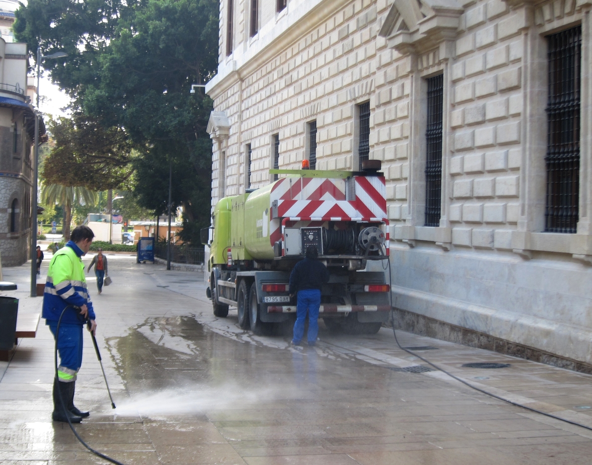 Ayuntamiento de Málaga asegura que los contratos de limpieza están «ajustados a precios» y rechaza investigar