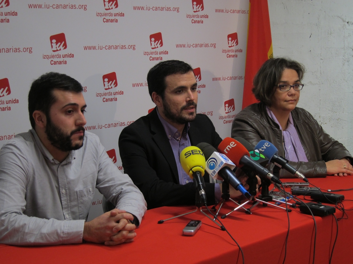 Garzón (IU) dice que el sistema político en Canarias está «carcomido por la corrupción»