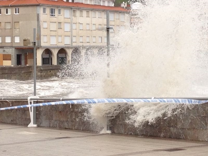 Las olas podrán alcanzar los siete metros en las costas españolas
