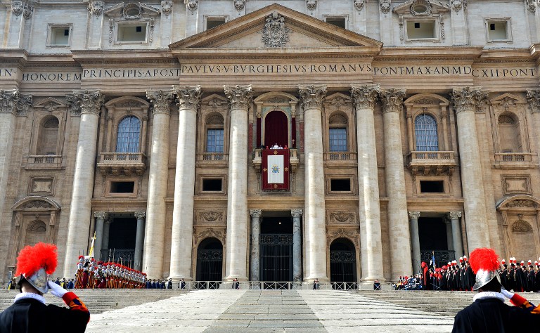 Instalan una barbería en el Vaticano para las personas sin hogar