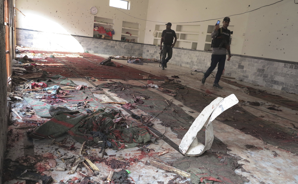 Un atentado talibán contra una mezquita chií en Pakistán causa más de 60 muertos
