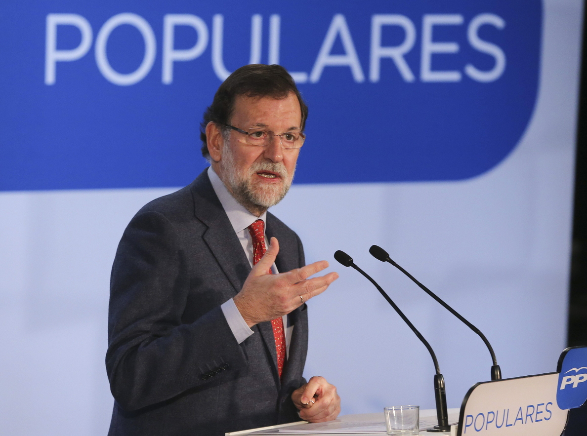 Rajoy asegura que Podemos no logrará el poder dibujando «una España negra»