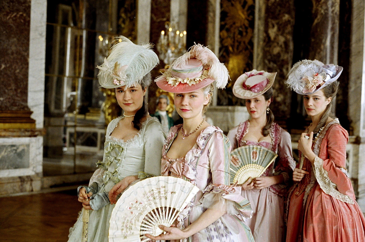 Roma exhibe un siglo de moda creada para el cine