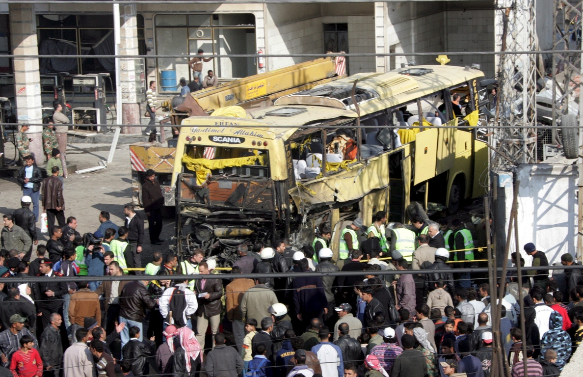 Al menos 7 muertos y 20 heridos al explotar un autobús en Damasco
