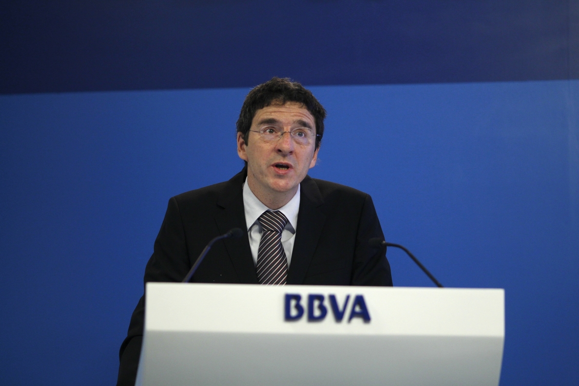 El BBVA se tira a la piscina y dispara la previsión de crecimiento para España hasta el 2,7%