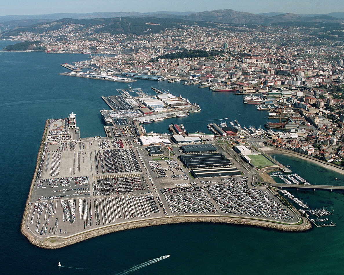 El tráfico de mercancías en 2014 aumenta en los puertos de Ferrol, Marín, Vilagarcía y A Coruña, pero cae en Vigo