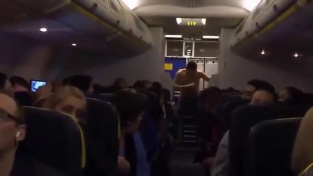 Un borracho semidesnudo obliga a aterrizar en Dinamarca un vuelo hacia a Irlanda