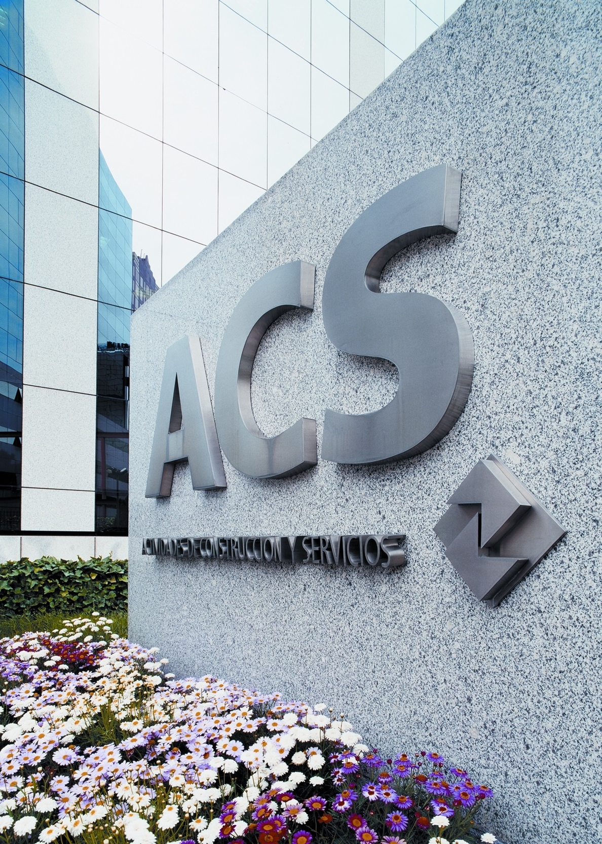 ACS gana 717 millones, un 2,2% más