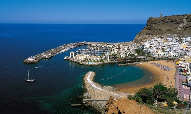 Canarias es el destino preferido en pernoctaciones en apartamentos aunque desciende un 7,4%