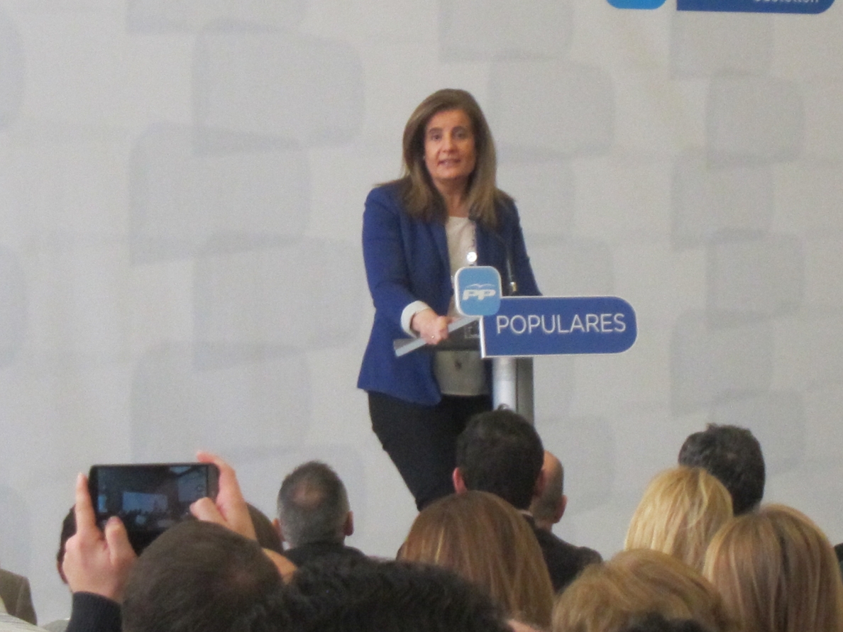 Báñez dice que el Gobierno ha sacado a España de la crisis manteniendo la cohesión social