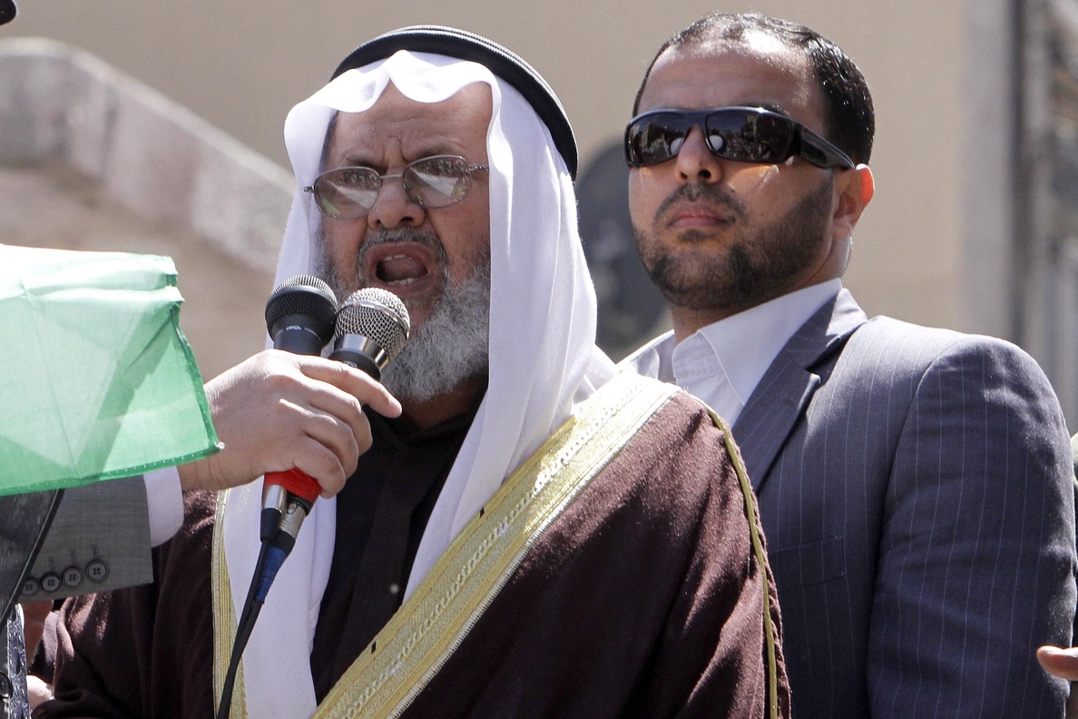 El líder de Hermanos Musulmanes Mohamed Badie condenado a cadena perpetua