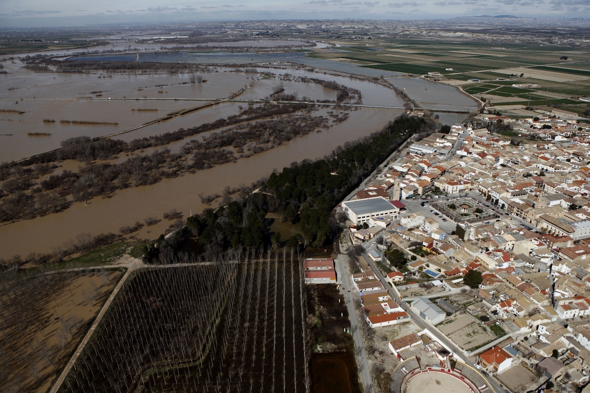 Casi 12.00 efectivos y 352 vehículos de Protección Civil trabajan para garantizar la seguridad ante la riada del Ebro