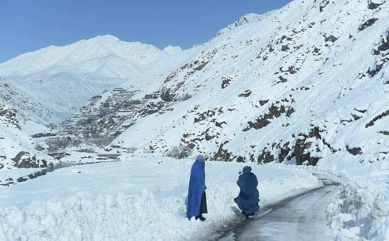 Las autoridades elevan a 300 los muertos por las avalanchas en Afganistán