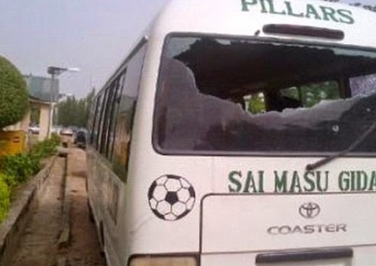 Suspendido el primer partido de la liga nigeriana por robar y disparar a varios jugadores