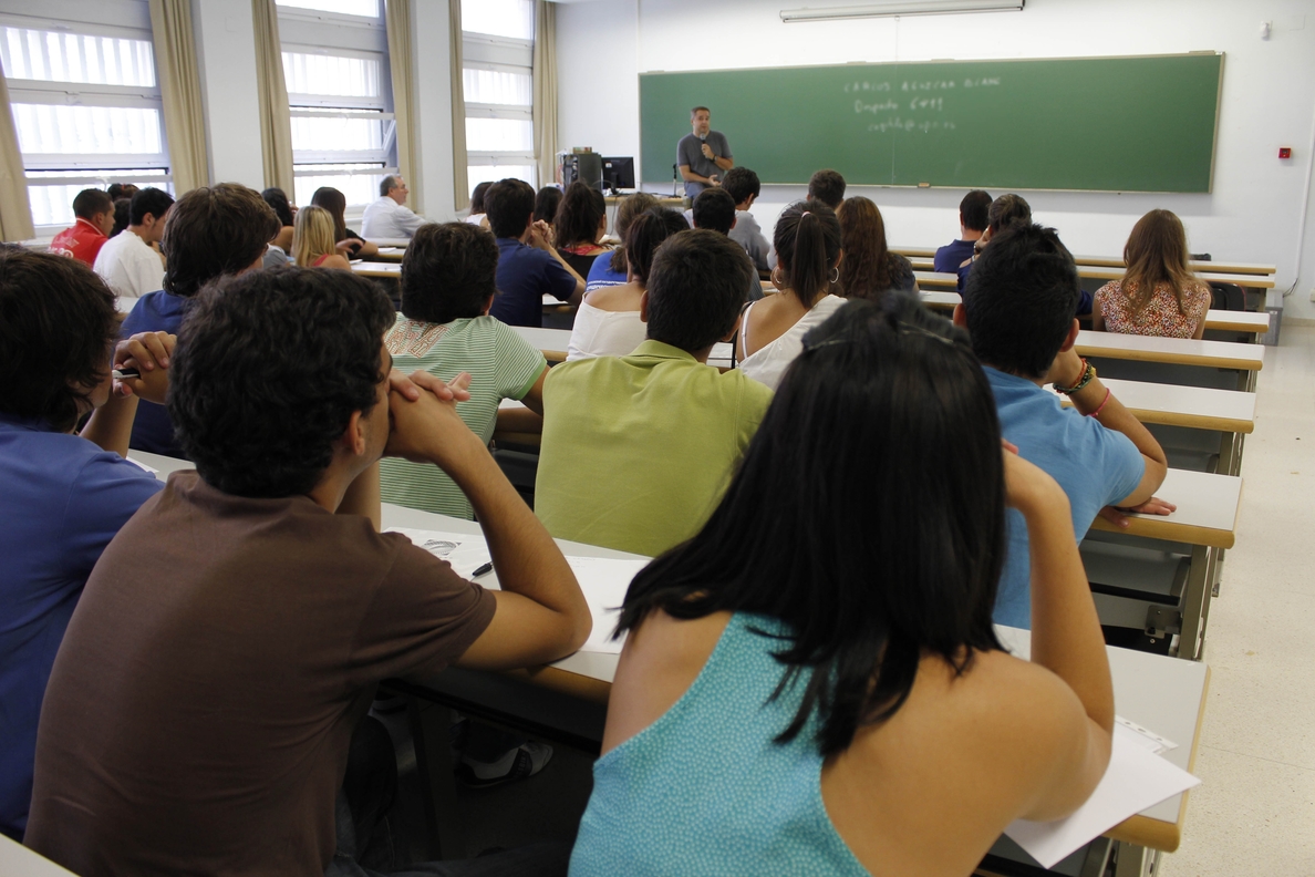 La UPO presentará en breve un plan de ayudas al estudiante con un millar de becas, 400 exclusivas de estudio
