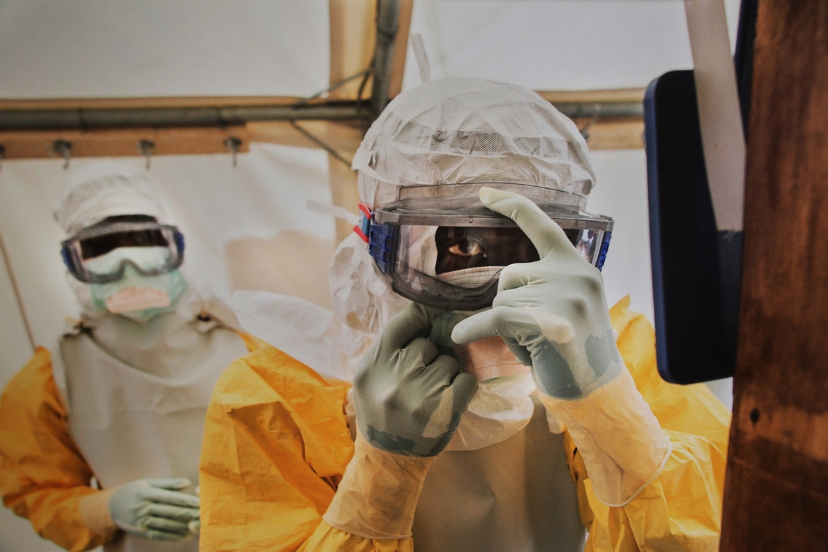 La amenaza del ébola obliga a aislar a 2,5 millones de personas en Sierra Leona