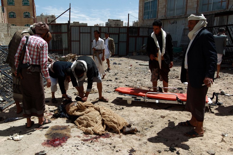 Elevan a 142 los muertos en los atentados a mezquitas de Yemen