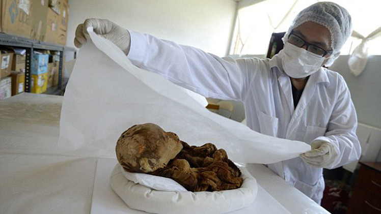 Encuentran a un bebé momificado de hace 1.000 años en Perú