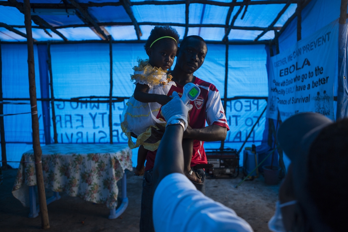 Un año después el ébola sigue quitando vidas