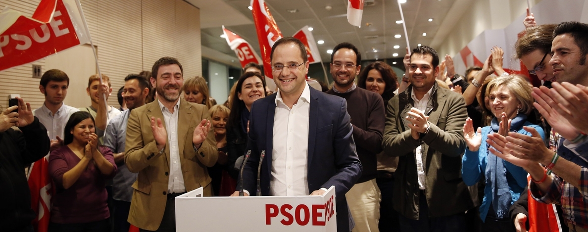 Luena le recuerda a Susana Díaz que los pactos los decide todo el PSOE