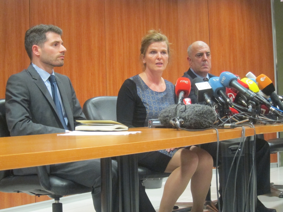 La vicepresidenta de Lufthansa explica las causas a 60 familiares en Castelldefels
