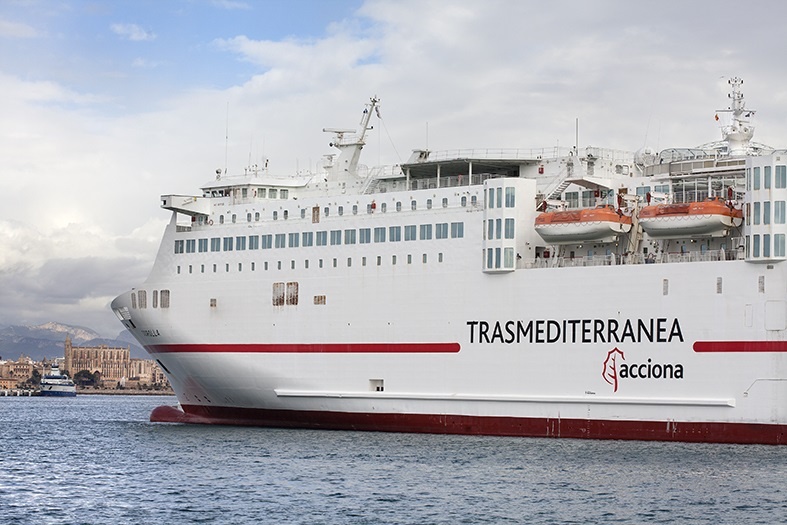 S.Trasmediterranea refuerza con un buque más las líneas de Baleares en Pascua y oferta 80.000 plazas