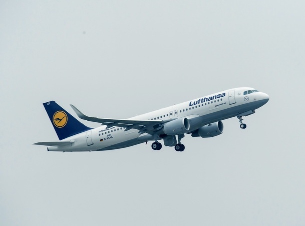 Las acciones de Lufthansa suben un 0,5% y ponen fin a tres días de caídas por el accidente del Germanwings
