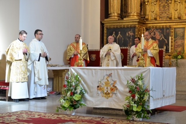 Ávila celebra el cumpleaños de Santa Teresa con actos litúrgicos y una tarta de 3.000 raciones